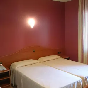 Athene Neos 3*, Lloret de Mar España